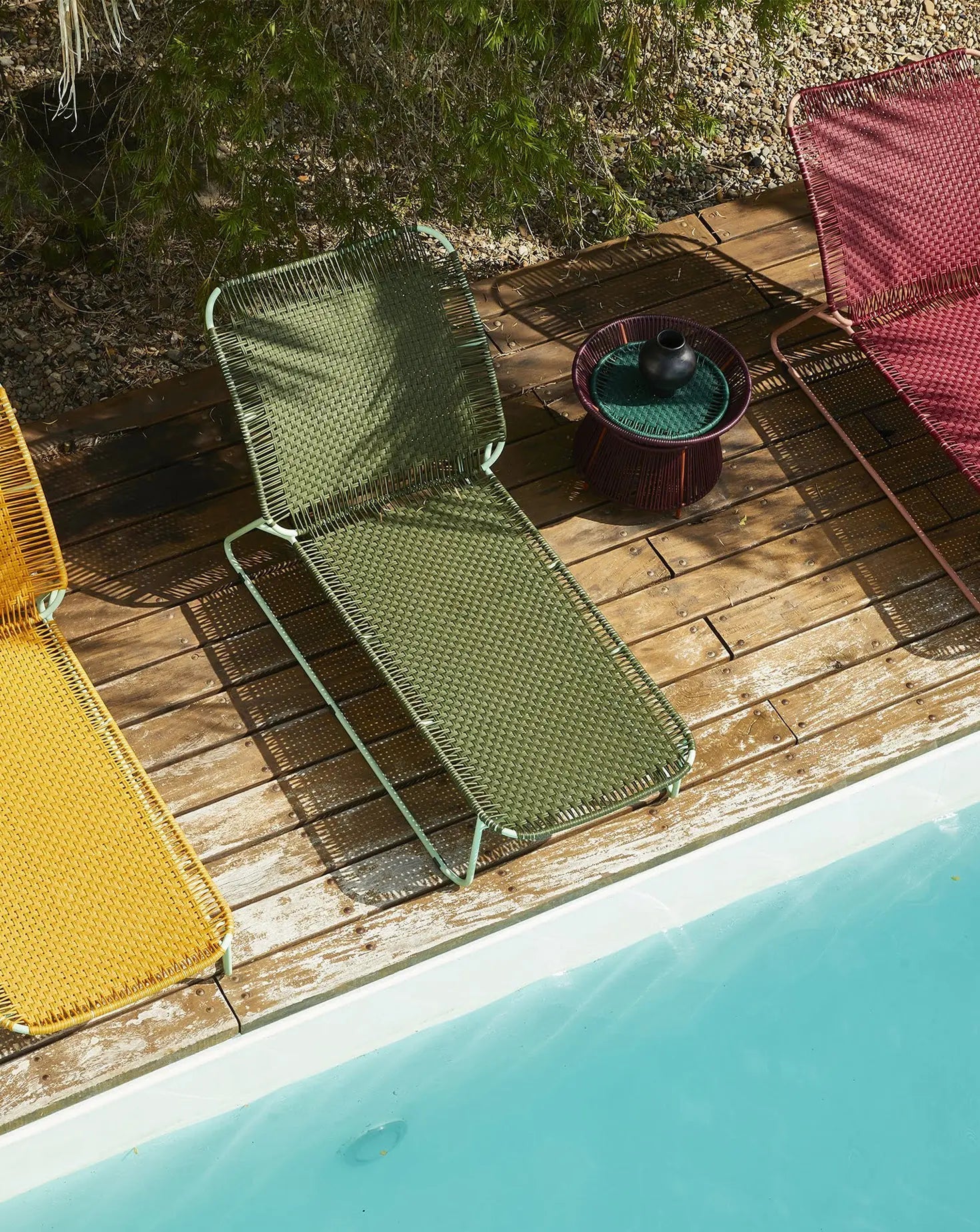 Lit de repos vert olive et vert pastel
